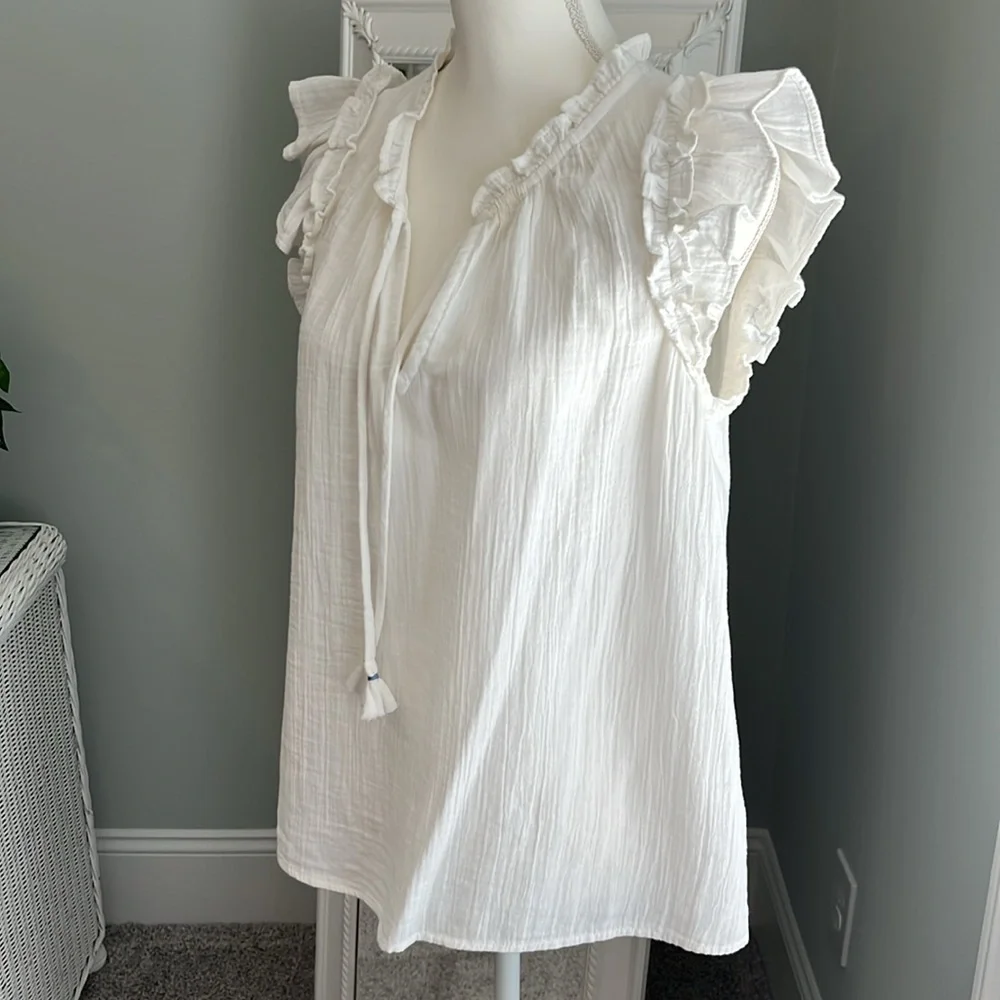 Vineyard Vines white top w/ tie up, size M. - Picture 2 of 7